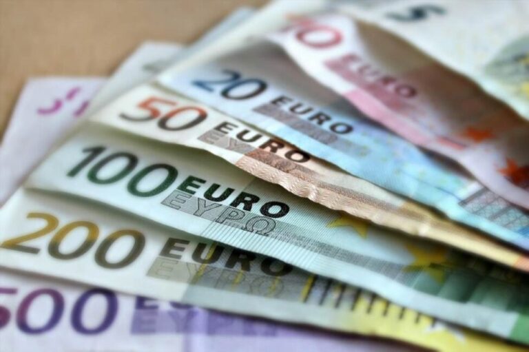 Porównanie zarobków inżyniera produkcji z innymi zawodami